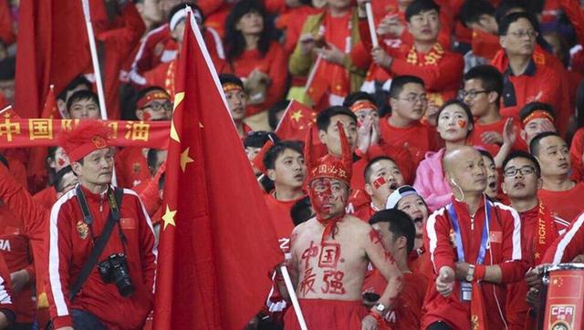 海报上，不仅有这些城市的特色建筑，宣传语中更搭配了当地方言
